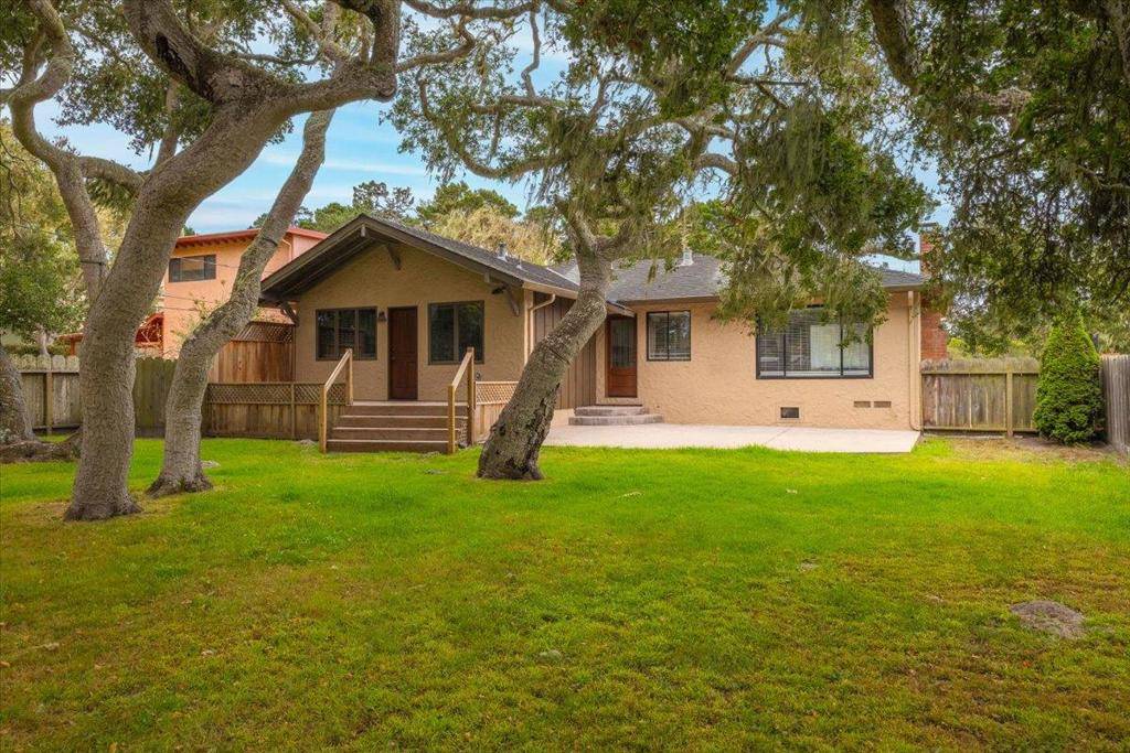 Pacific Grove, CA 93950,712 Sunset DR