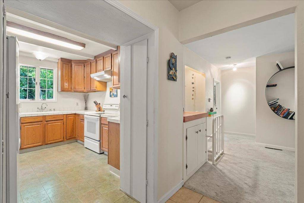 Los Gatos, CA 95033,20246 Gist RD