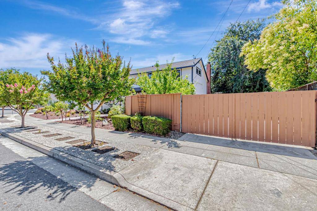Campbell, CA 95008,2225 Montezuma DR
