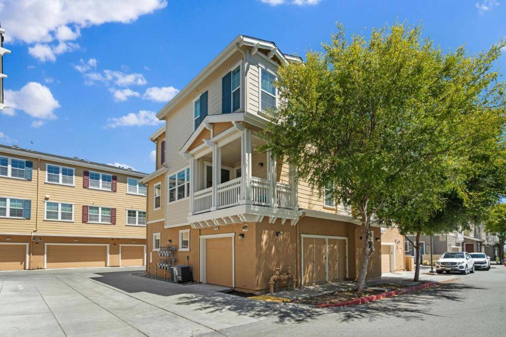 Redwood City, CA 94063,641 Turnbuckle DR #1701