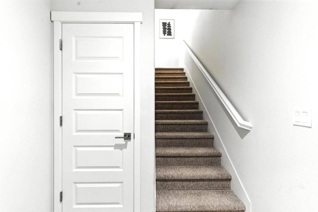 Mountain View, CA 94043,2014 W Middlefield RD