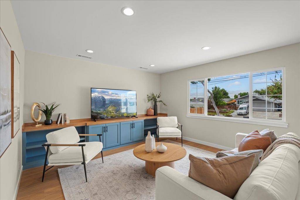 Hayward, CA 94544,613 Evangeline WAY