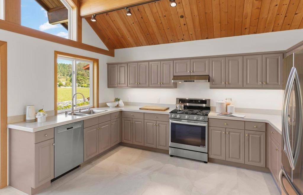 Half Moon Bay, CA 94019,350 6th AVE