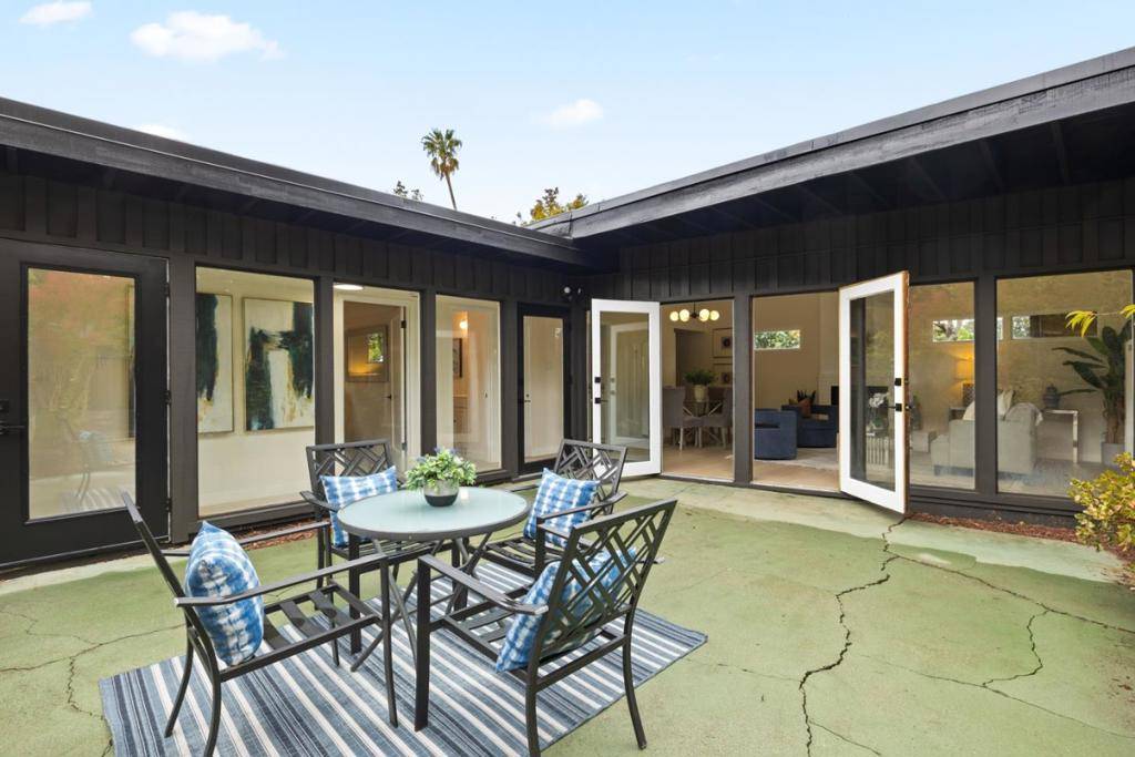 East Palo Alto, CA 94303,2396 Glen WAY