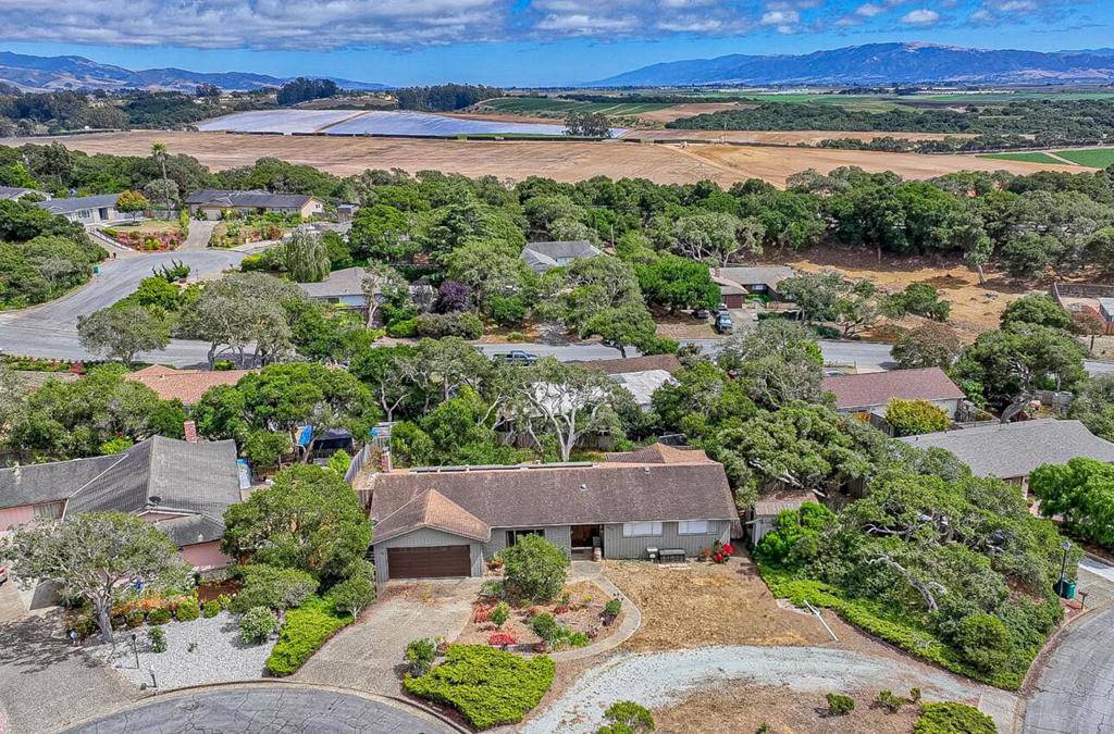 Salinas, CA 93907,9375 Bur Oak PL