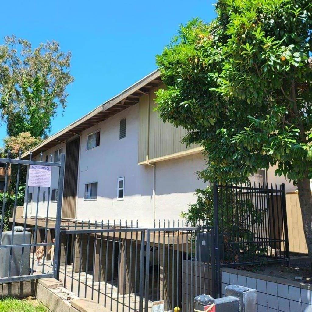 East Palo Alto, CA 94303,15 Newell RD