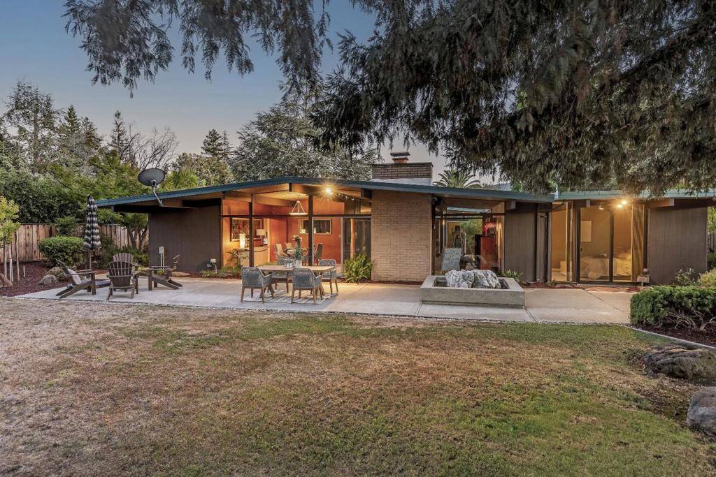 Saratoga, CA 95070,19269 De Havilland DR