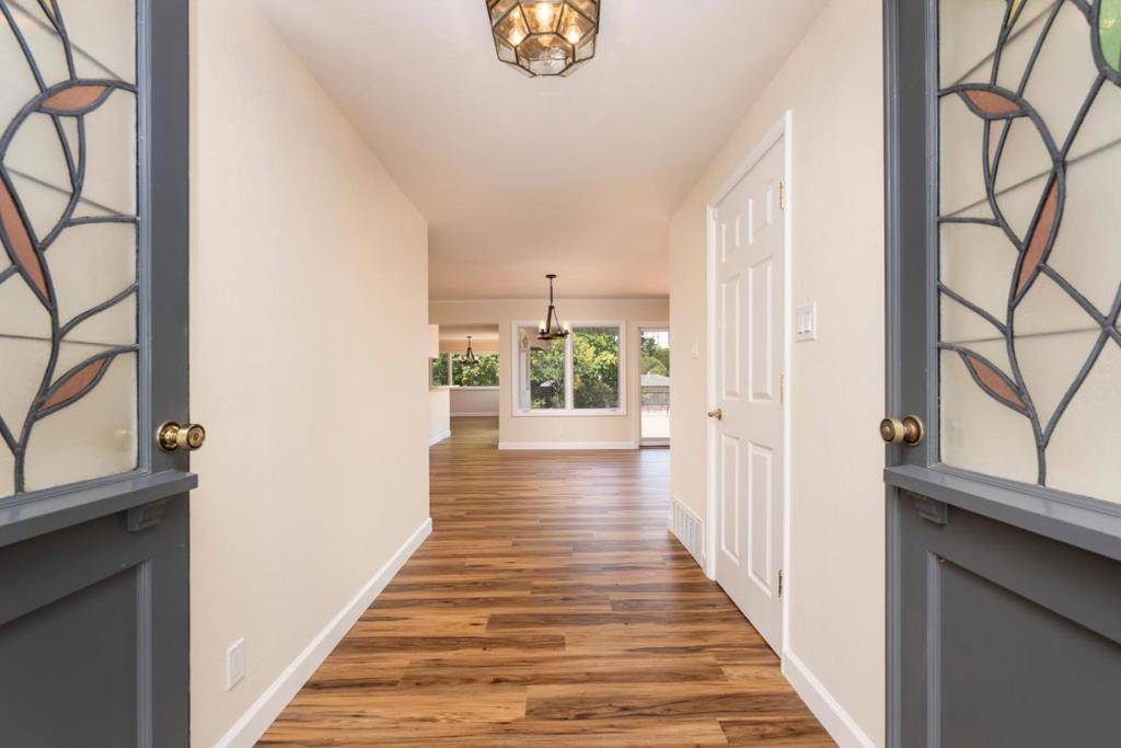 Millbrae, CA 94030,1394 Manzanita DR