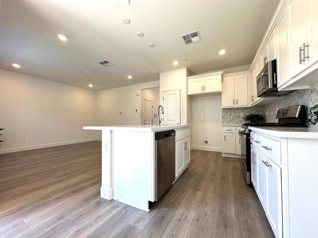Pittsburg, CA 94565,61 Brook LN