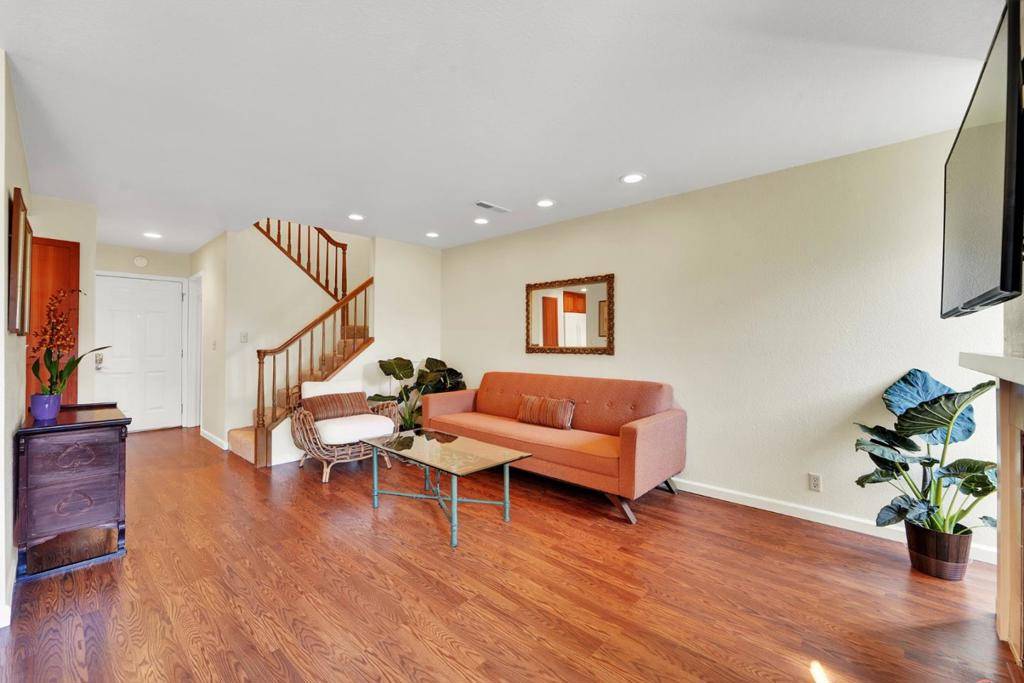 Santa Cruz, CA 95062,2958 Leotar CIR