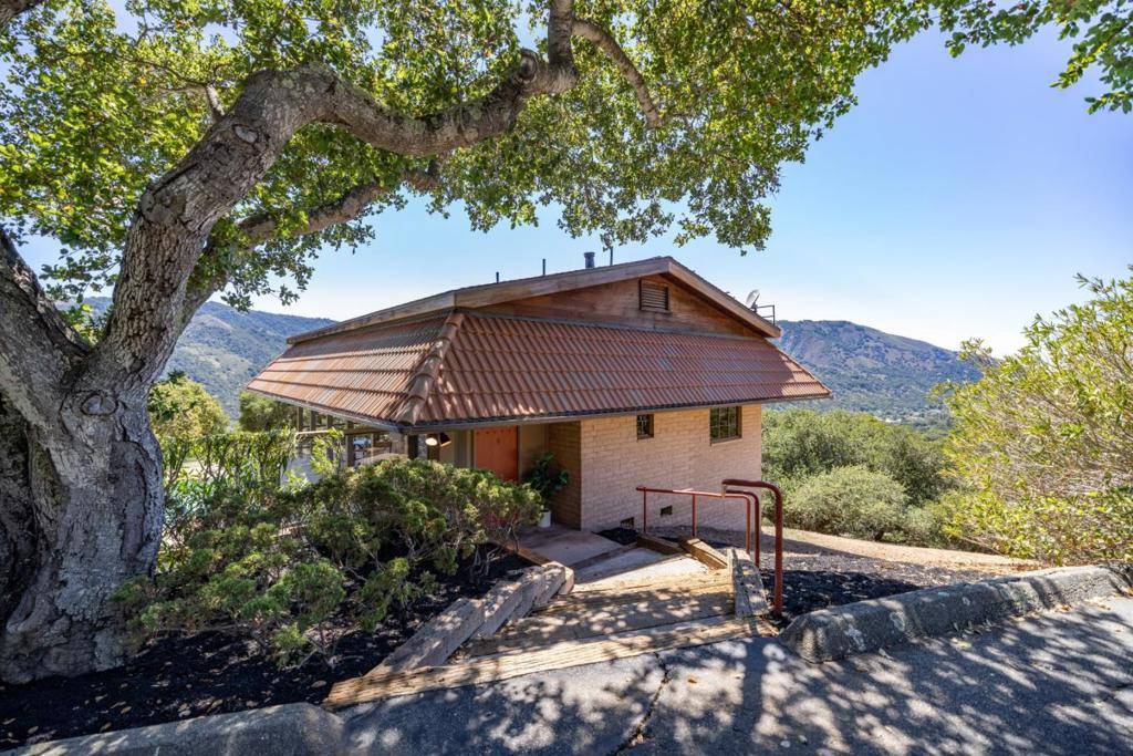 Carmel Valley, CA 93924,9 De Amaral RD