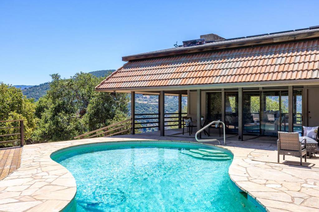 Carmel Valley, CA 93924,9 De Amaral RD