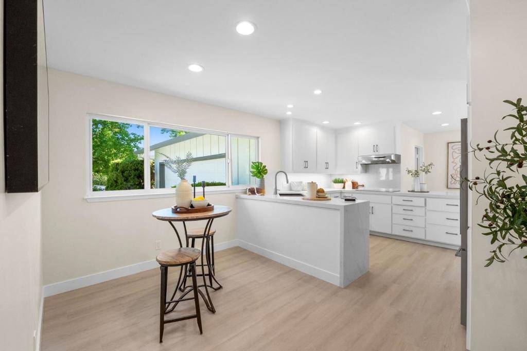 Los Gatos, CA 95032,16251 Lilac LN