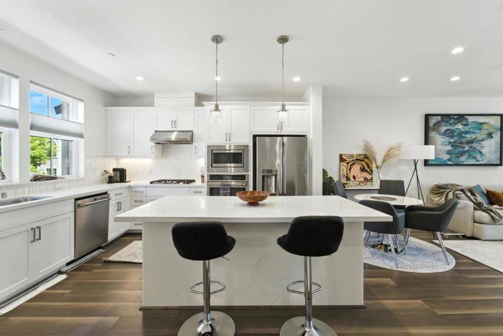 Mountain View, CA 94043,2016 Thea CIR