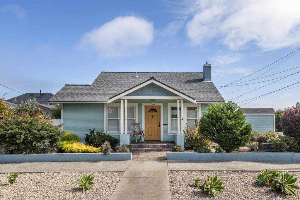 Pacific Grove, CA 93950,724 Pine AVE