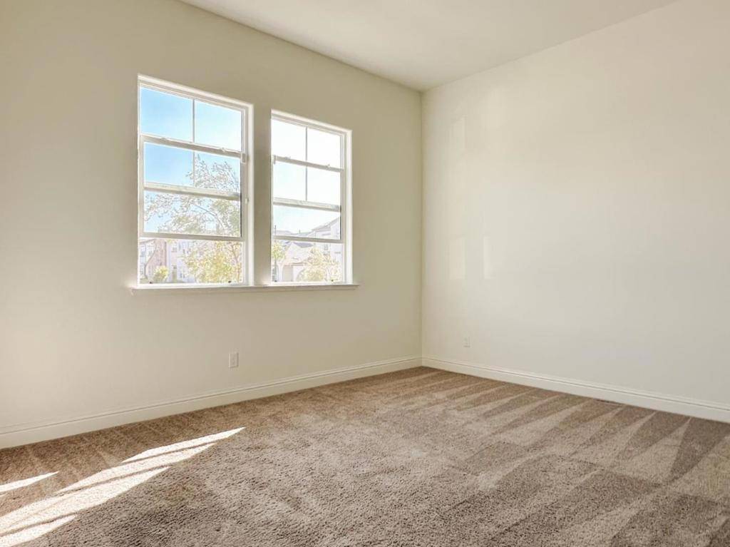 Marina, CA 93933,489 Russell WAY