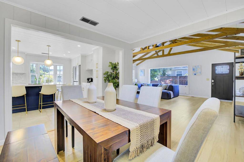 Los Altos, CA 94024,667 Cuesta DR