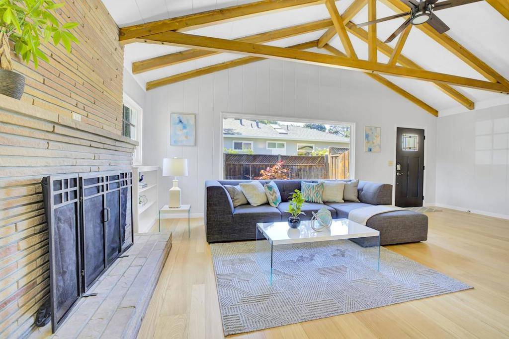 Los Altos, CA 94024,667 Cuesta DR