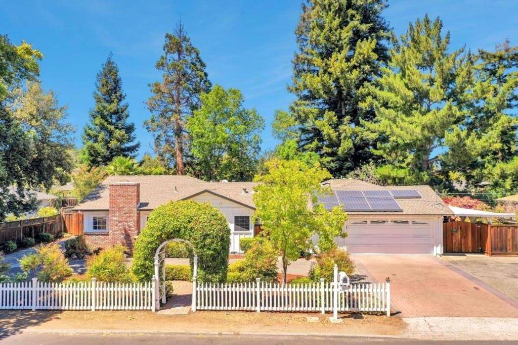 Los Altos, CA 94024,667 Cuesta DR