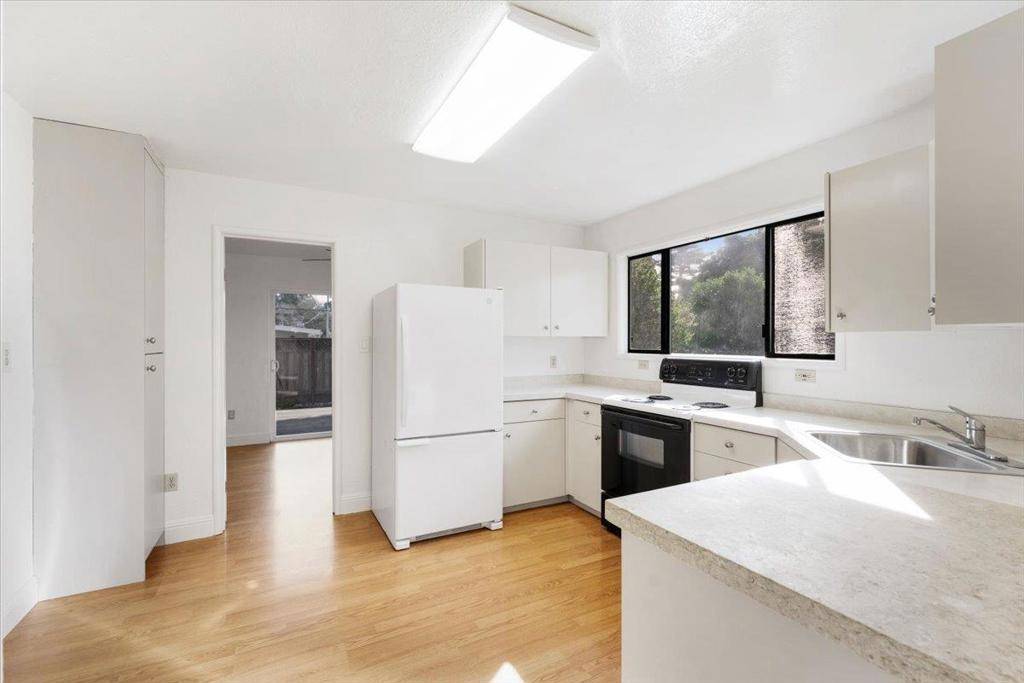 Capitola, CA 95010,522 Oak DR