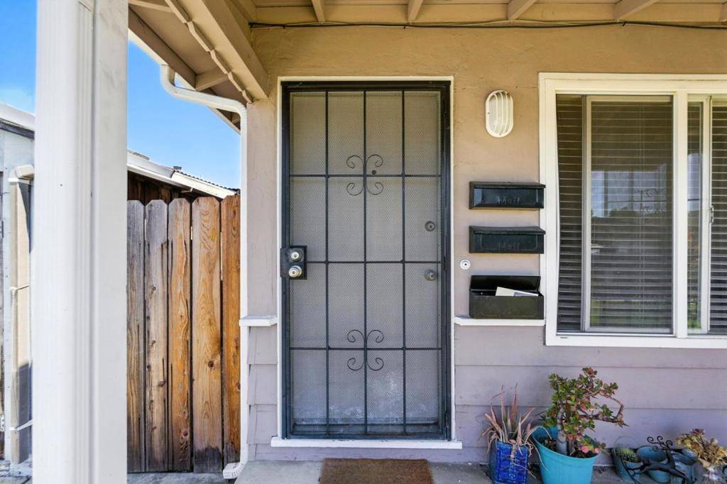 Santa Clara, CA 95050,2475 Karen DR