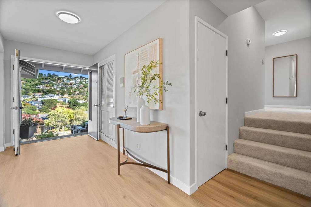 San Mateo, CA 94403,942 Viewridge DR