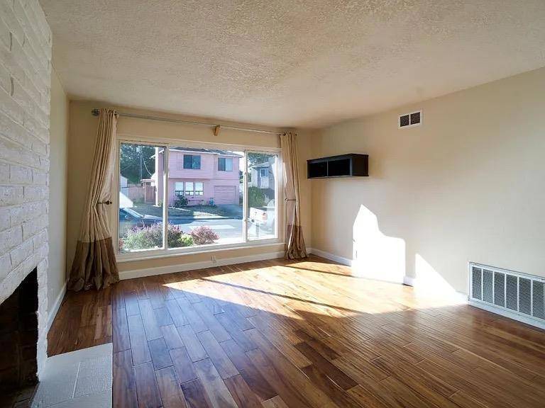 Pacifica, CA 94044,621 Forest Lake DR
