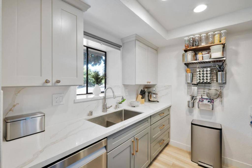 San Jose, CA 95121,3054 Shadow Springs PL