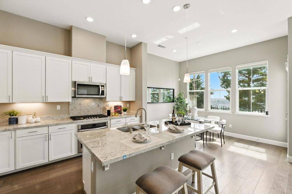 Daly City, CA 94014,1018 Ocean View AVE