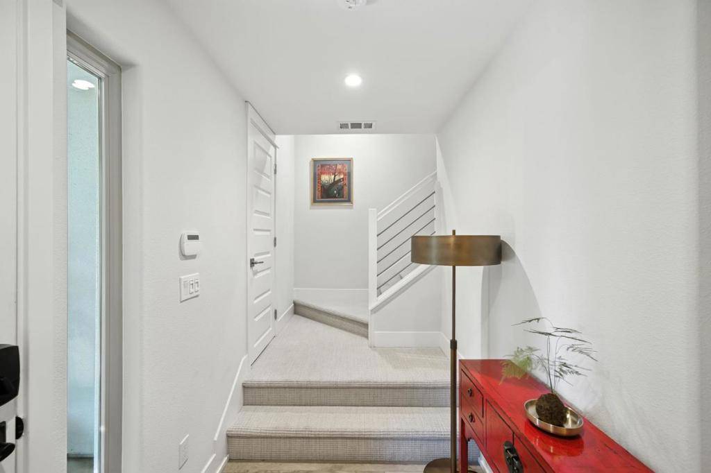 Mountain View, CA 94043,2326 Rock ST