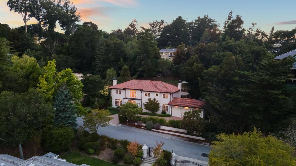 Hillsborough, CA 94010,2855 Churchill DR