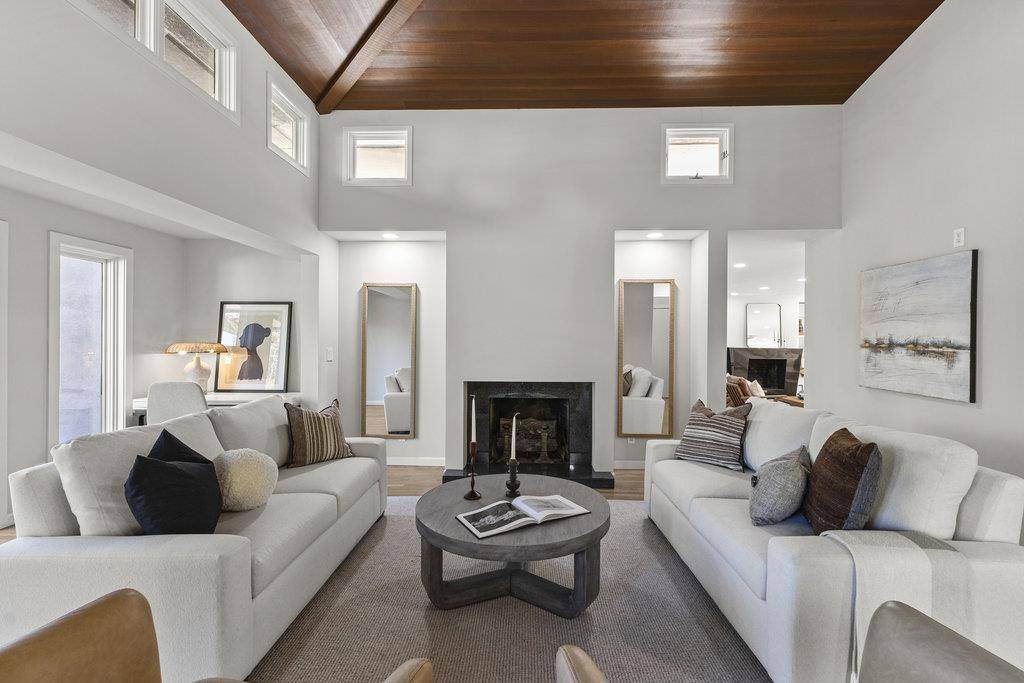 Los Altos, CA 94024,1621 El Sereno CT