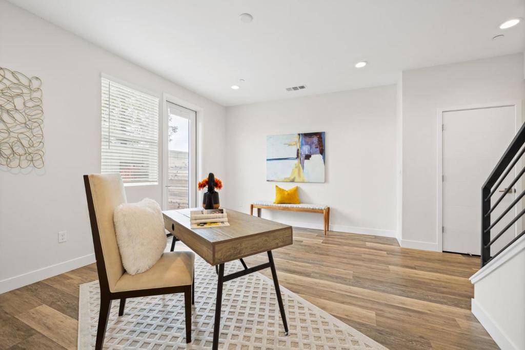 Oakland, CA 94607,1307 Pullman WAY