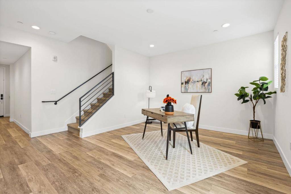 Oakland, CA 94607,1307 Pullman WAY