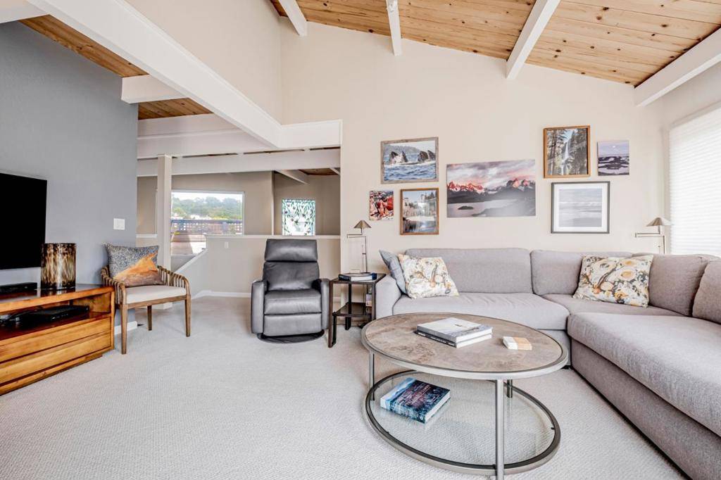 Aptos, CA 95003,155 Farallon CT