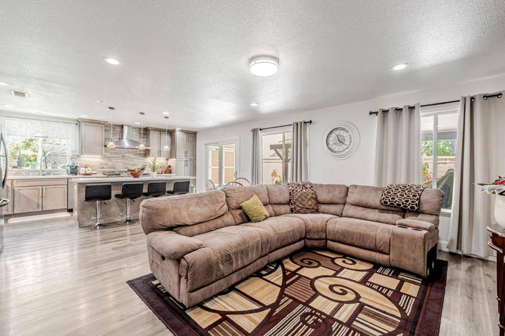 Los Banos, CA 93635,615 Heron DR