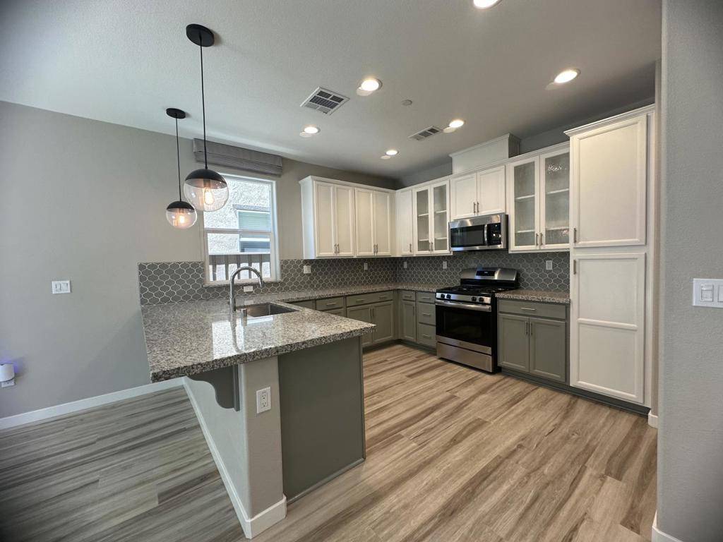 Hollister, CA 95023,515 Shearwater ST
