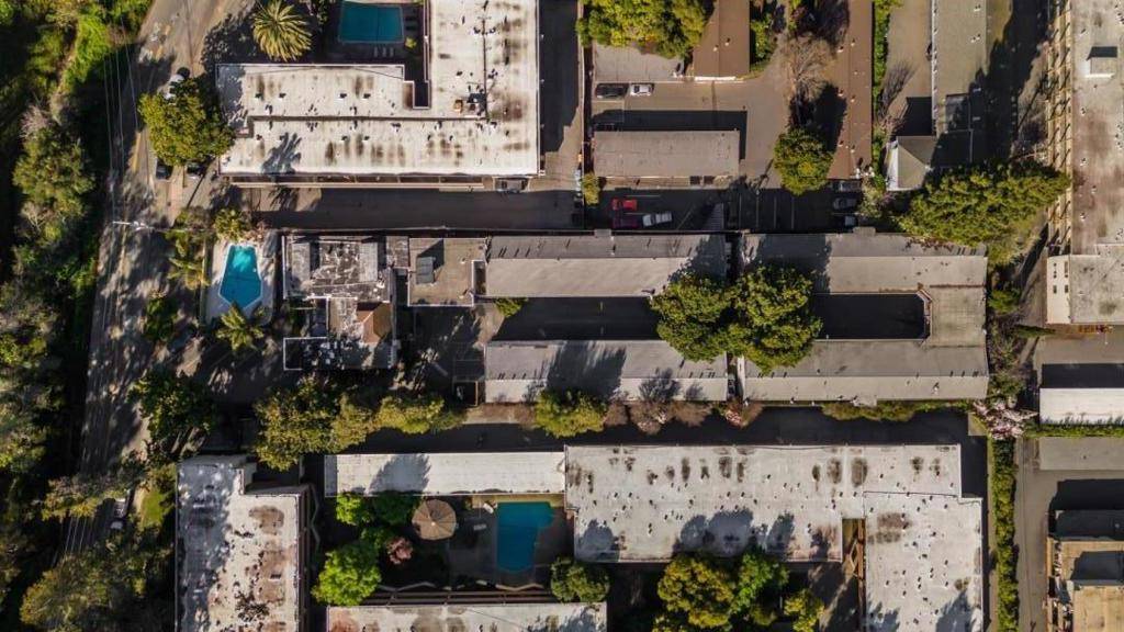 East Palo Alto, CA 94303,17211729 Woodland AVE