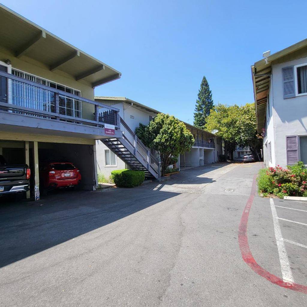 East Palo Alto, CA 94303,17211729 Woodland AVE