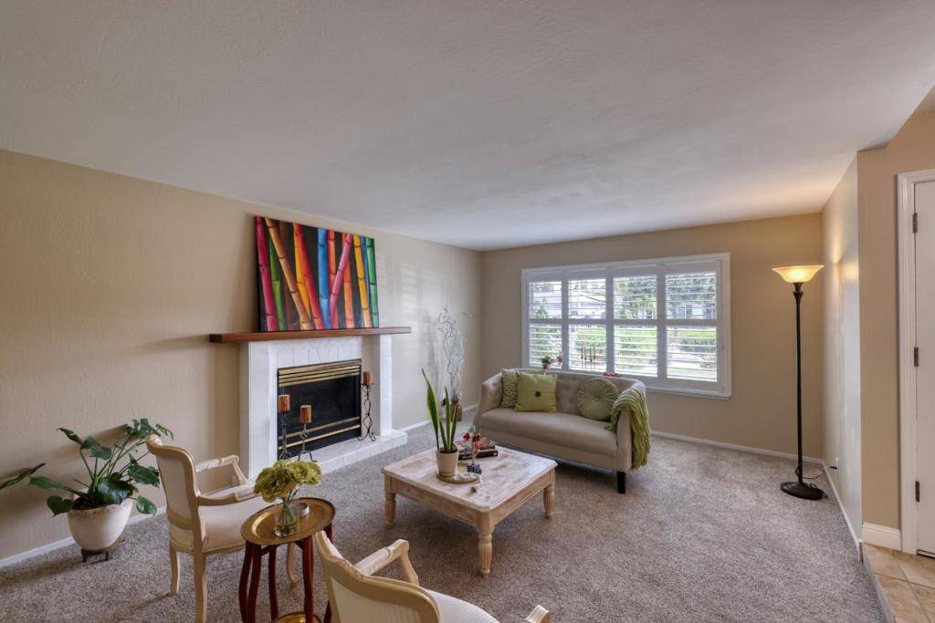 Salinas, CA 93901,307 De La Vina WAY