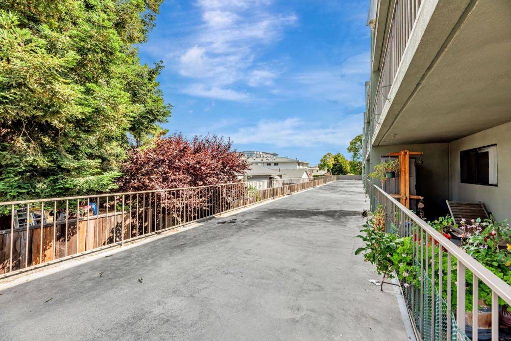 Redwood City, CA 94063,600 Brewster AVE
