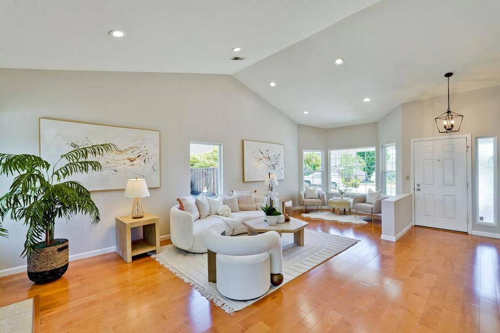Cupertino, CA 95014,7859 Creekline DR