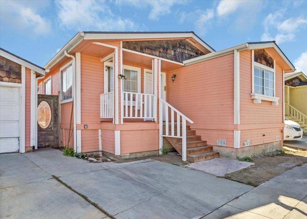 Salinas, CA 93905,704 Garner AVE #3