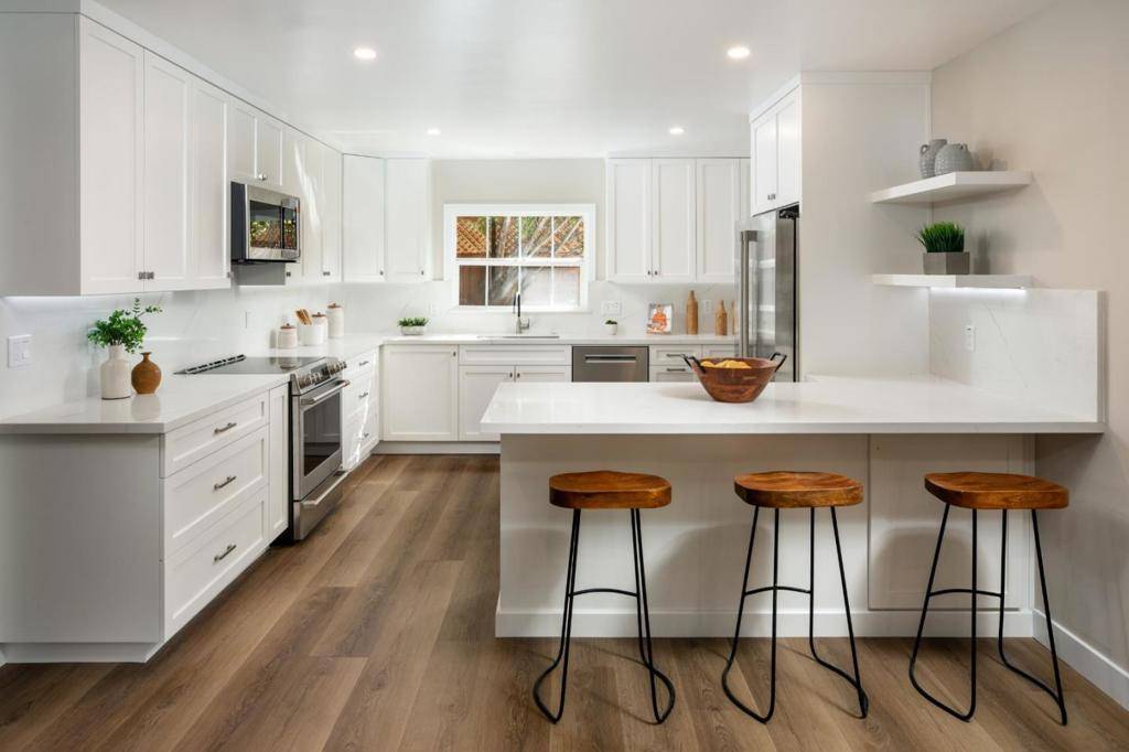 Los Altos, CA 94022,706 University AVE