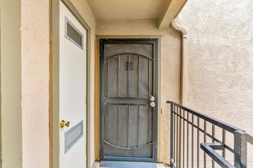 Salinas, CA 93906,2416 N Main ST #F