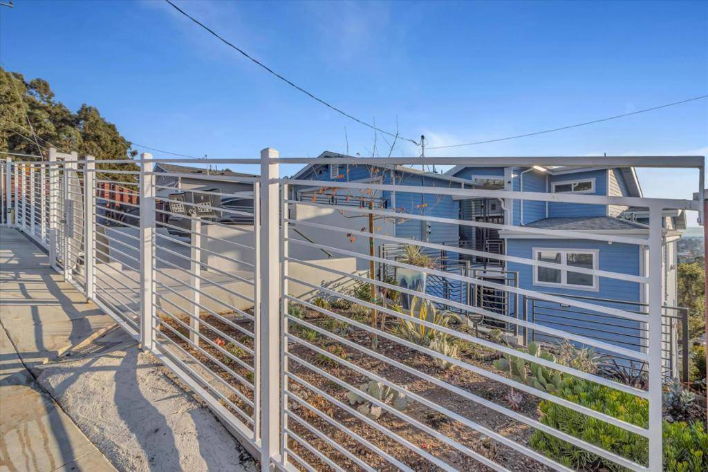 Oakland, CA 94605,3074 Malcolm AVE