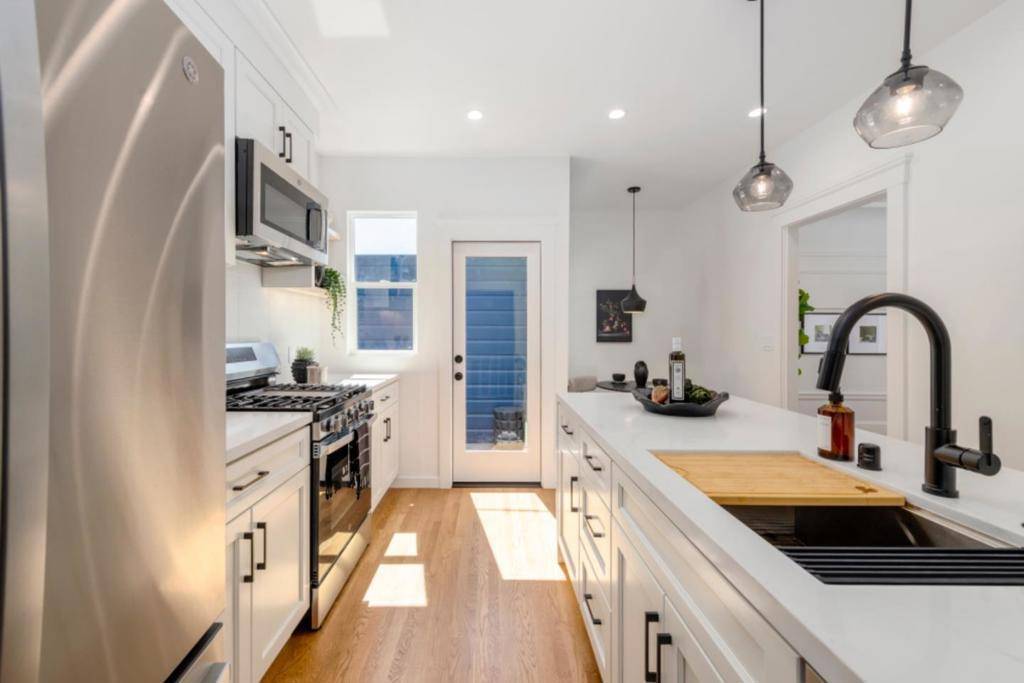 San Francisco, CA 94124,76 Bayview ST