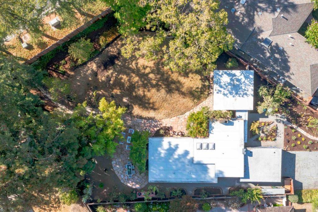 Palo Alto, CA 94303,876 Southampton DR