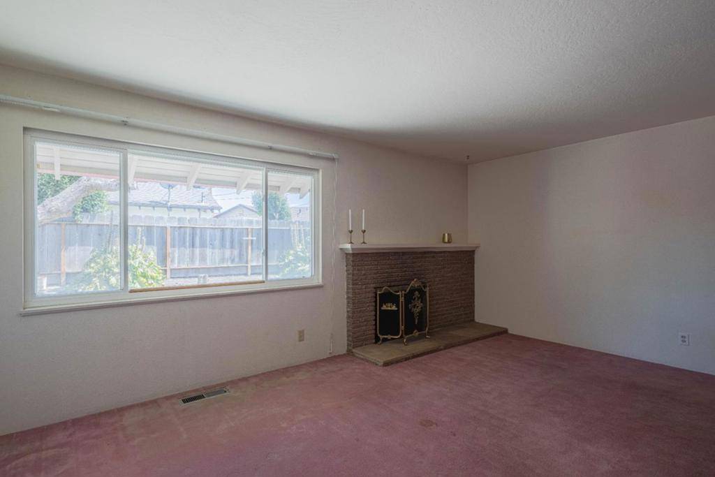 Salinas, CA 93901,170 Del Mar DR