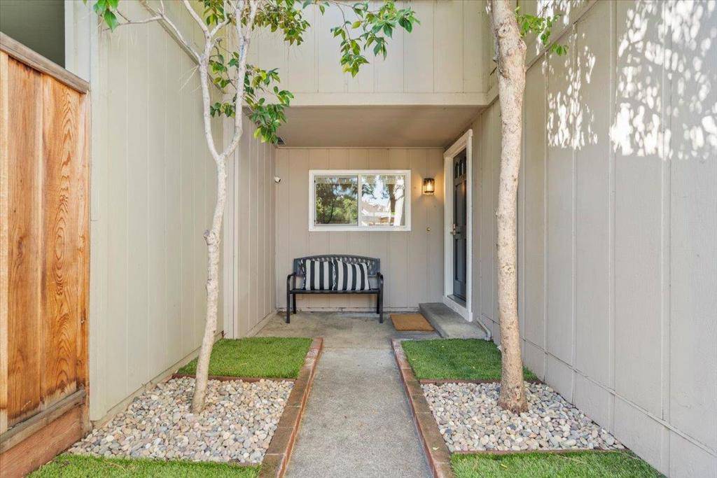 Los Gatos, CA 95032,535 Pine Wood LN